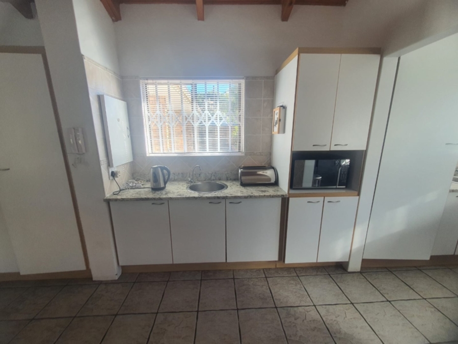 To Let 4 Bedroom Property for Rent in Beacon Bay Eastern Cape